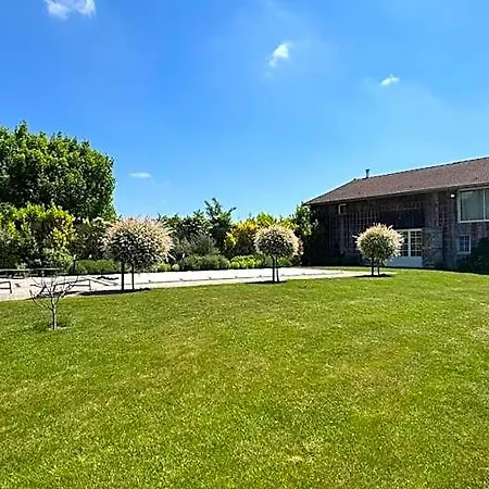 Le Clos De L Agneau 3* Saint-Amand-sur-Fion